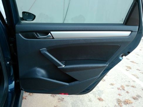 Used 2022 Volkswagen Passat 2.0T SE image 25