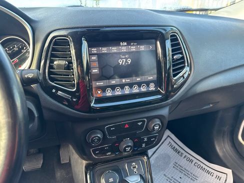 Used 2018 Jeep Compass Limited AWD/4WD image 8