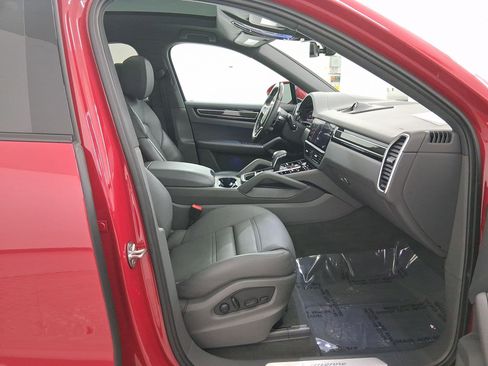 Certified 2023 Porsche Cayenne Coupe image 38