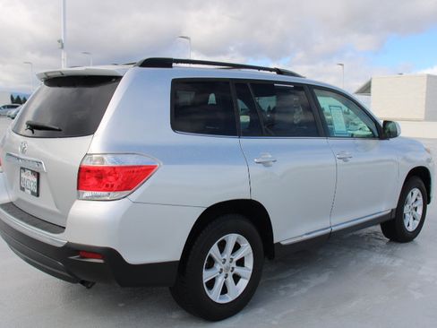 Used 2011 Toyota Highlander 2WD w/ Tech Pkg image 3