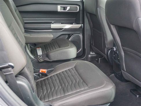 Used 2021 Ford Explorer XLT image 13
