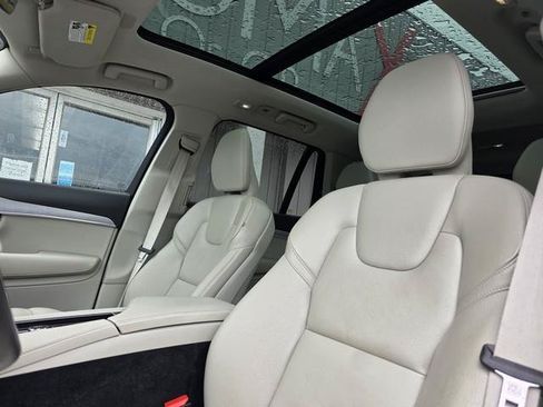 Used 2023 Volvo XC90 B5 Core AWD/4WD image 11