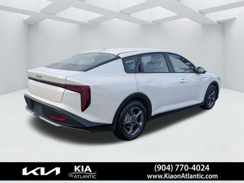 Used 2025 Kia K4 LXS image 3