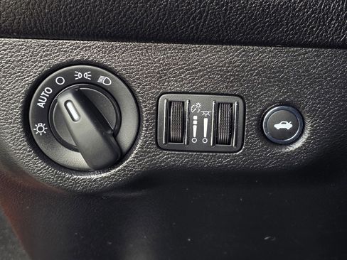 Used 2021 Dodge Challenger SXT image 34