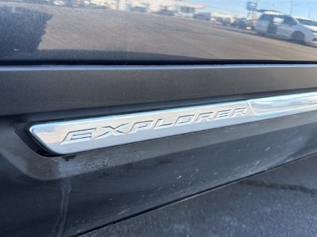 Used 2017 Ford Explorer Platinum AWD/4WD image 32