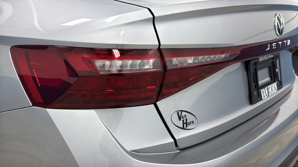 Certified 2025 Volkswagen Jetta SE FWD image 35
