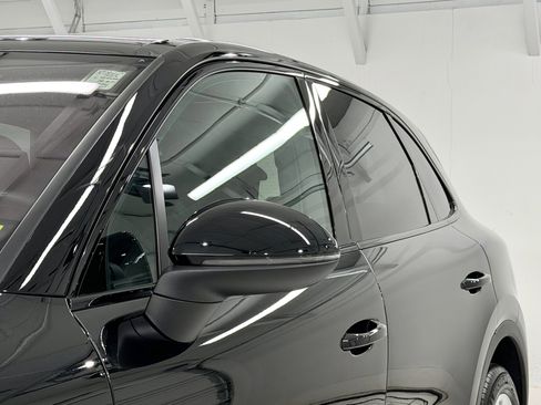 Certified 2023 Porsche Cayenne AWD/4WD image 19