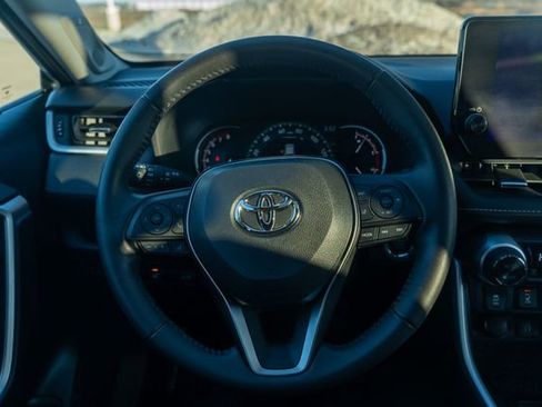 Used 2023 Toyota RAV4 XLE Premium image 14