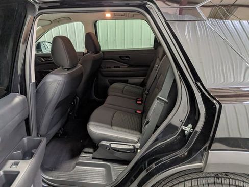 Used 2025 Nissan Pathfinder SV FWD image 9