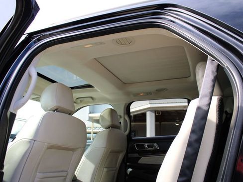 Used 2017 Ford Explorer Platinum image 23