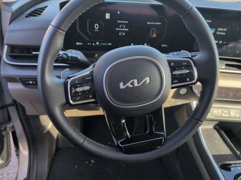 Used 2025 Kia Carnival SX image 11