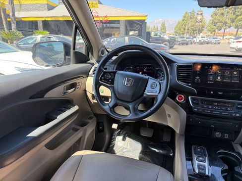 Used 2019 Honda Pilot Touring image 24