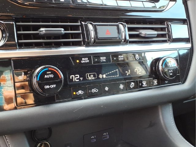 Used 2024 Nissan Pathfinder SL AWD/4WD image 9
