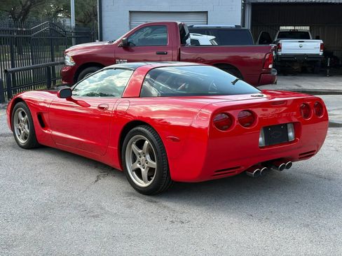 Used 2000 Chevrolet Corvette Coupe w/ Memory Pkg RWD image 5
