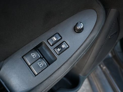 Used 2013 Nissan 370Z Coupe image 19