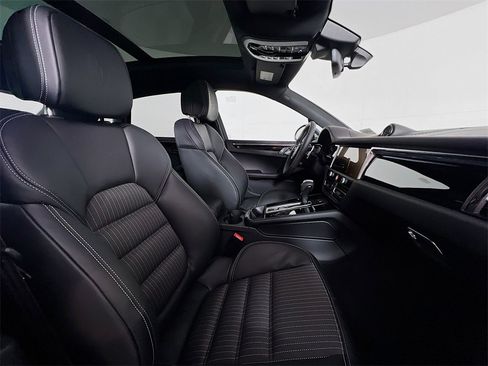 New 2026 Porsche Macan Turbo image 30