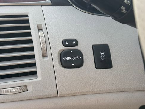 Used 2012 Toyota Avalon Limited image 26