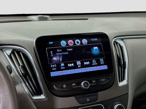 Used 2018 Chevrolet Malibu LT image 15