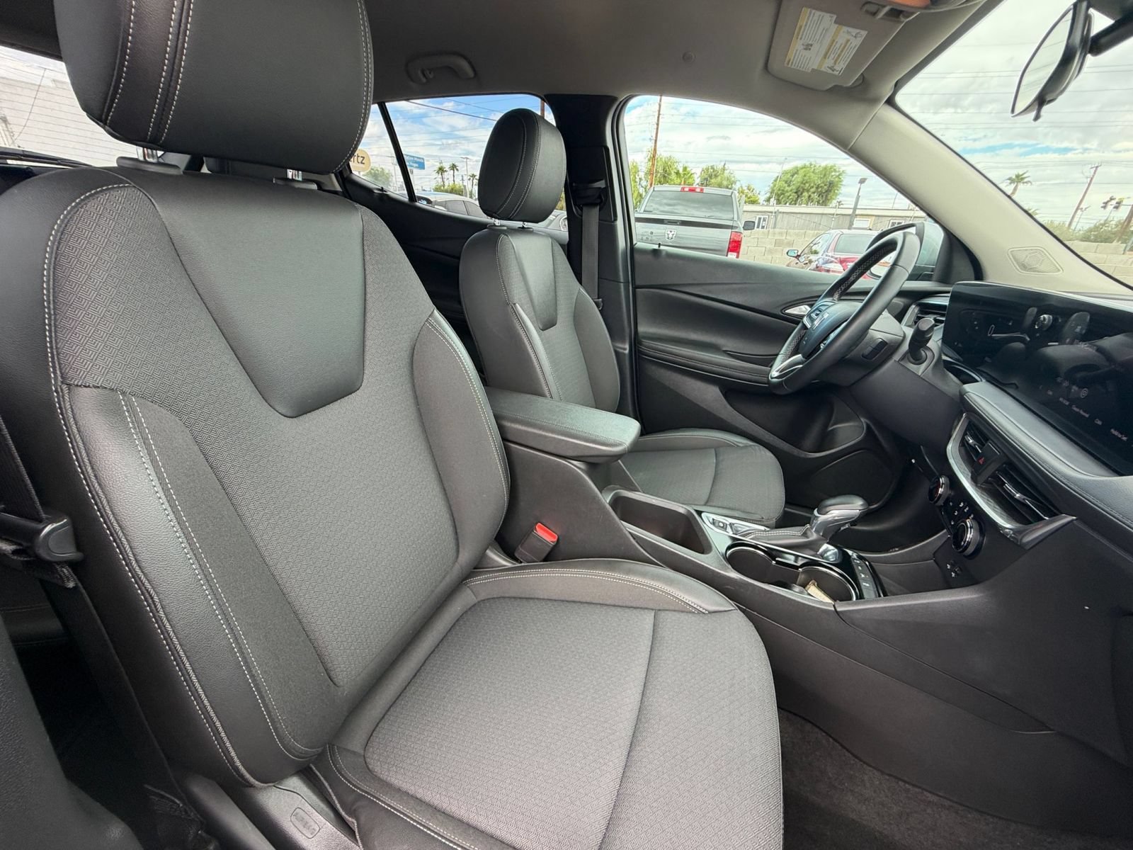 Used 2025 Buick Encore GX Preferred AWD/4WD image 34