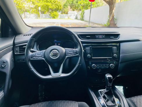 Used 2018 Nissan Rogue SV w/ Sun & Sound Touring Package image 12