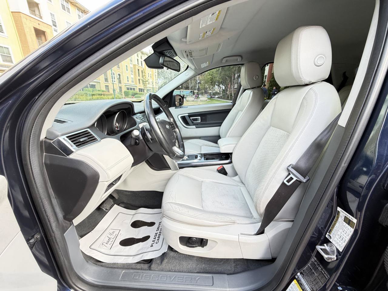 Used 2016 Land Rover Discovery Sport SE AWD/4WD image 31