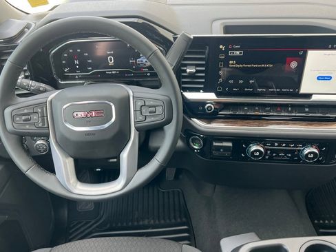 Used 2025 GMC Sierra 1500 Elevation image 11