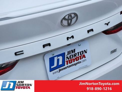 Used 2025 Toyota Camry SE image 11