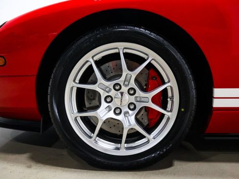 Used 2006 Ford GT RWD image 21