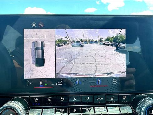 Used 2025 GMC Canyon Denali AWD/4WD image 17