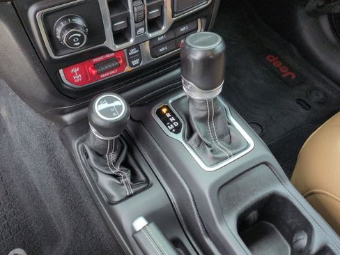 Used 2020 Jeep Gladiator Rubicon w/ Uconnect 4C Nav & Sound Group image 38