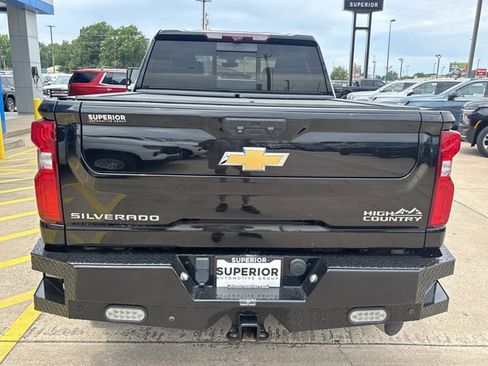 Used 2022 Chevrolet Silverado 2500 High Country w/ Technology Package AWD/4WD image 4