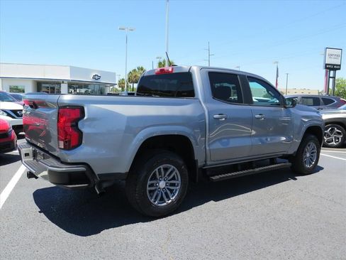 Used 2024 Chevrolet Colorado LT RWD image 3