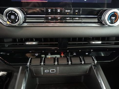 Used 2025 GMC Canyon Elevation image 29