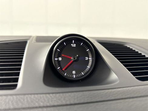 Certified 2022 Porsche Cayenne w/ Premium Package Plus image 26