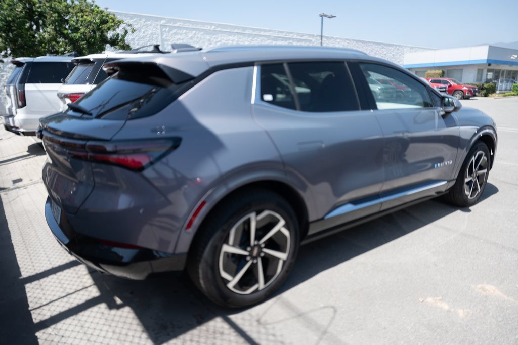 Used 2025 Chevrolet Equinox EV LT w/ Convenience Package FWD image 3