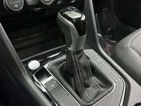 Used 2024 Volkswagen Taos SE image 13