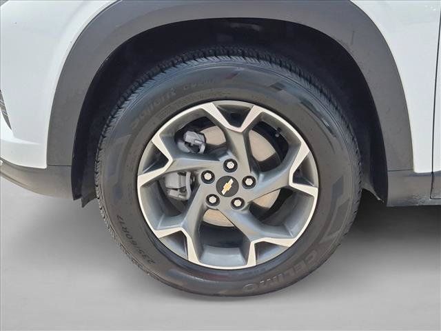Used 2025 Chevrolet Trax LT FWD image 23