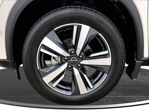 Used 2022 Nissan Rogue Platinum w/ Head-Up Display Package image 32