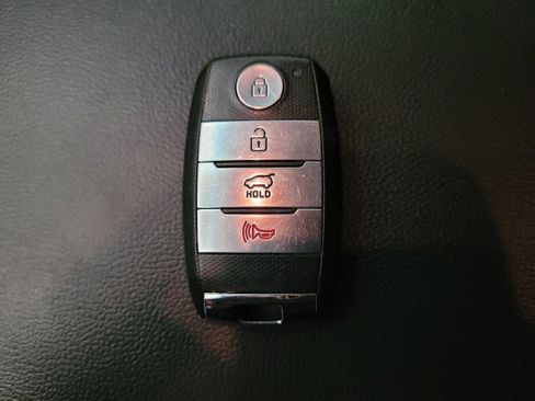 Used 2020 Kia Sorento S FWD image 32