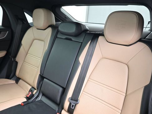 Used 2025 Porsche Cayenne Coupe AWD/4WD image 6