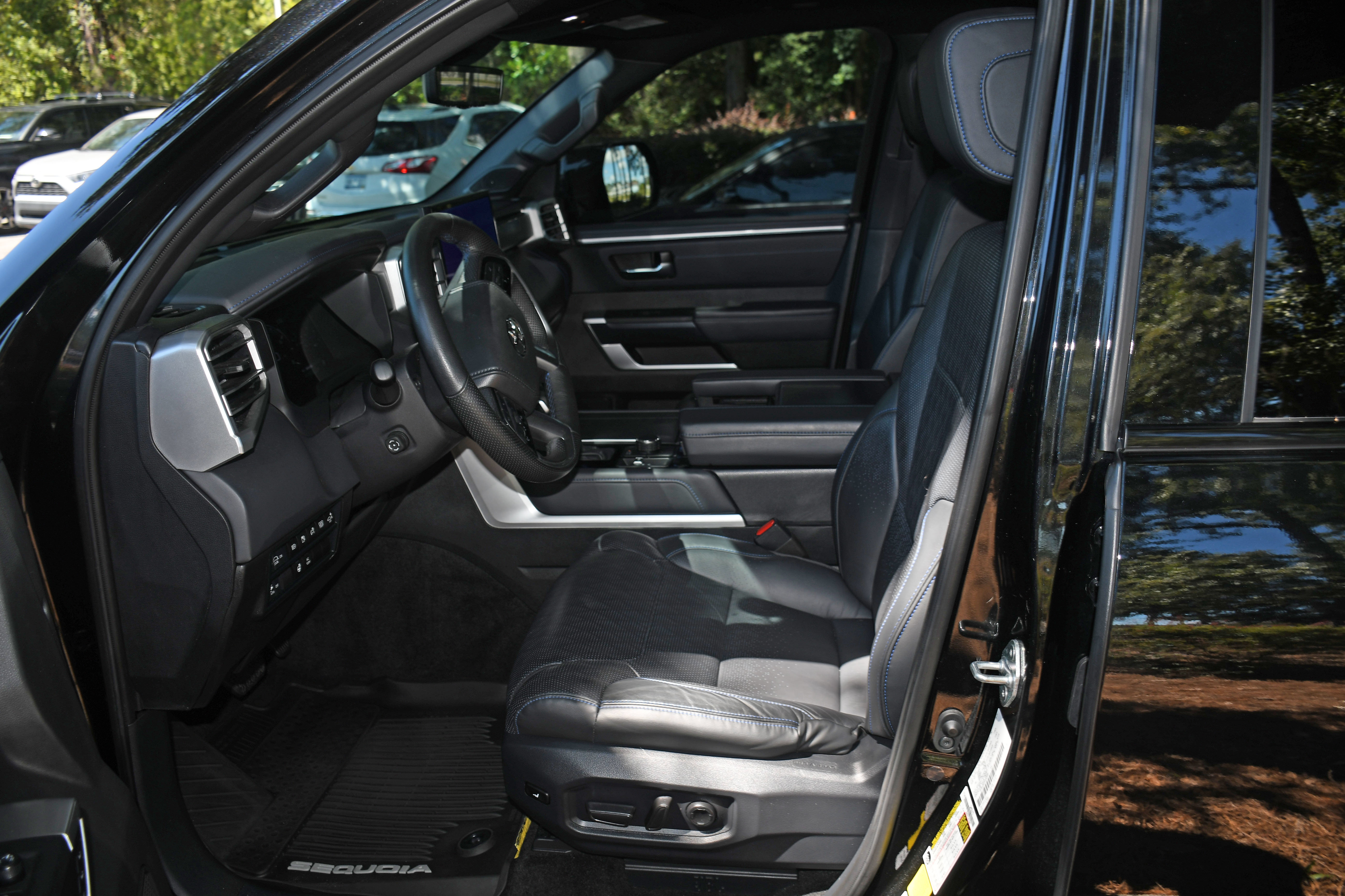 Certified 2025 Toyota Sequoia Platinum AWD/4WD image 8