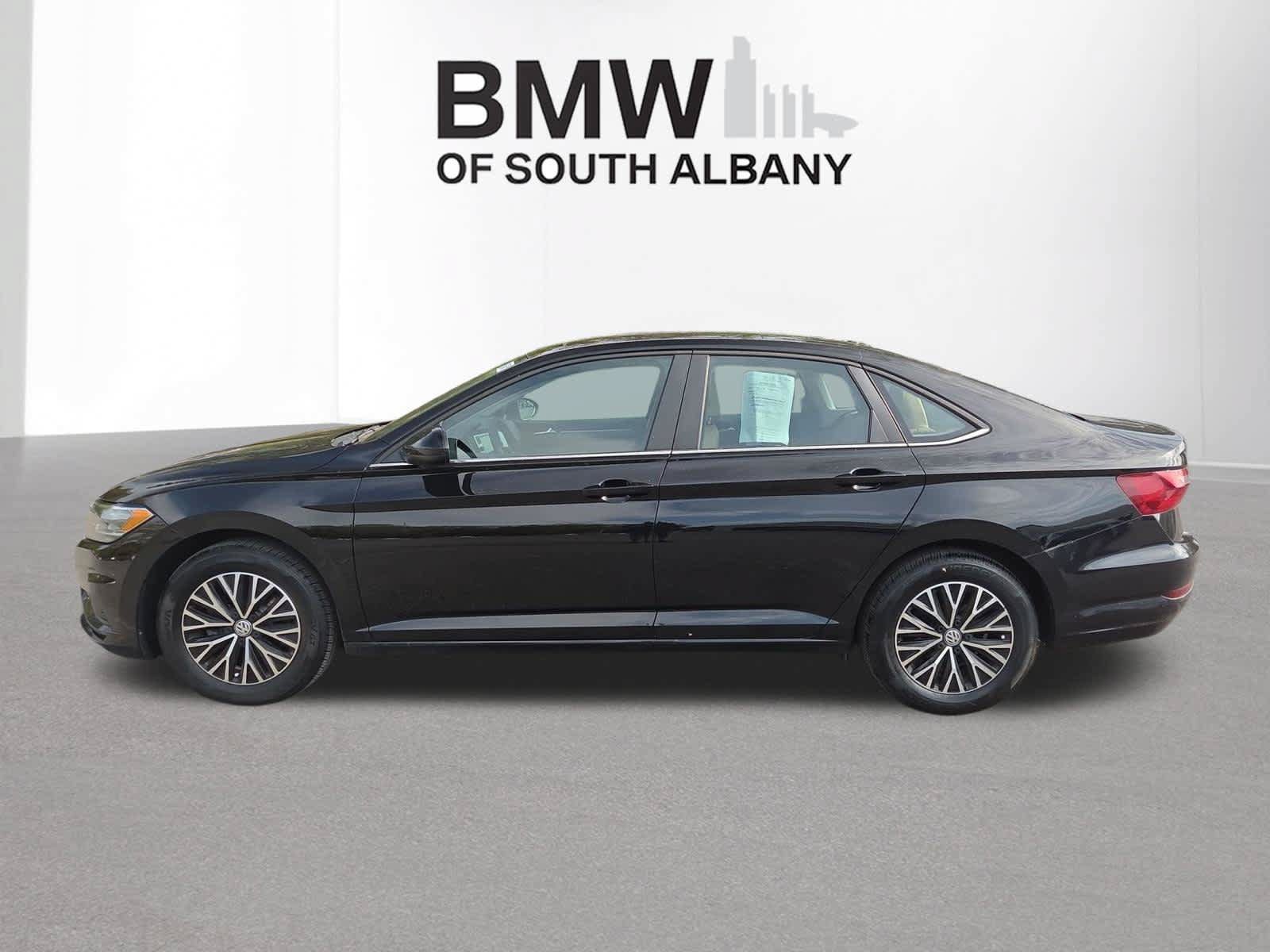 Used 2020 Volkswagen Jetta SE w/ SE Cold Weather Package FWD image 2