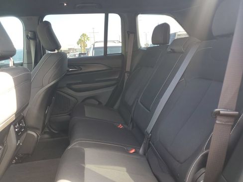 Used 2025 Jeep Grand Cherokee Laredo w/ Luxury Tech Group I RWD image 13