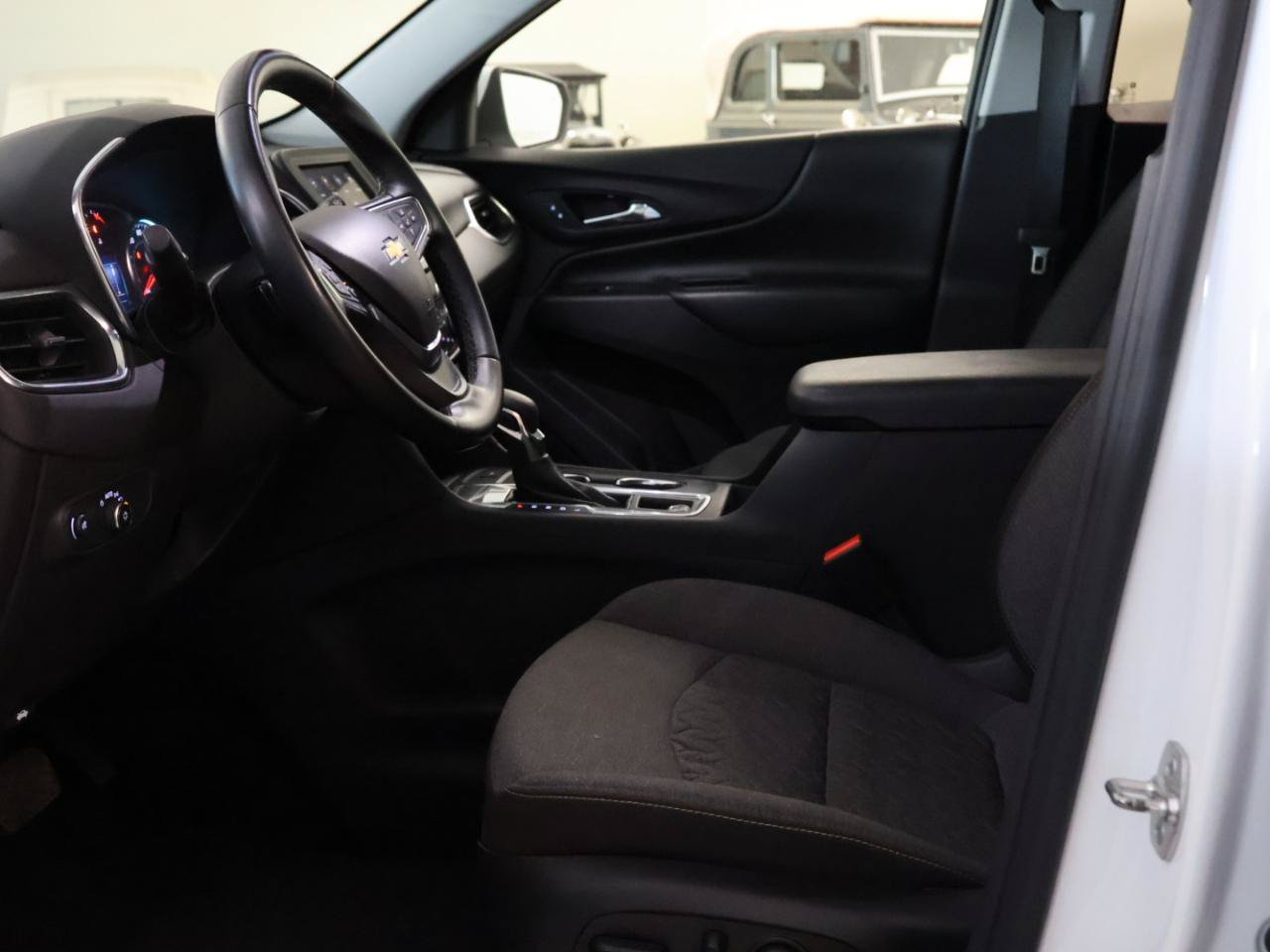 Used 2024 Chevrolet Equinox LT FWD image 50