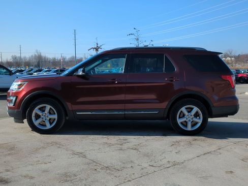 Used 2016 Ford Explorer XLT w/ Equipment Group 202A image 3