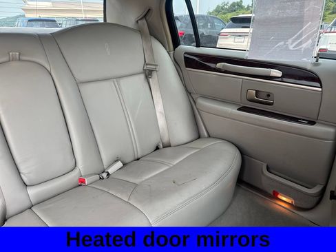 Used 2008 Lincoln Town Car Signature Limited RWD image 14
