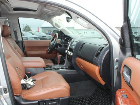 Used 2020 Toyota Sequoia Platinum image 12