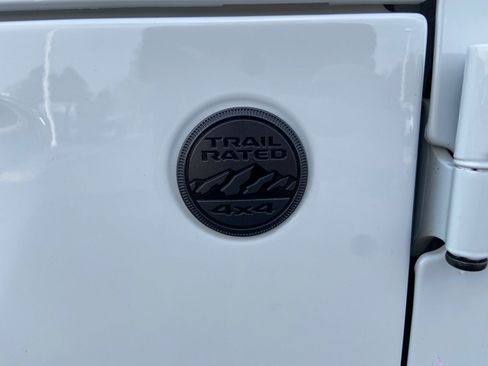 Used 2023 Jeep Gladiator Sport image 24