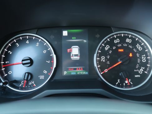Used 2022 Toyota RAV4 LE AWD/4WD image 25