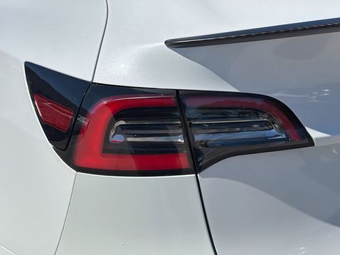 Used 2021 Tesla Model Y Performance image 10